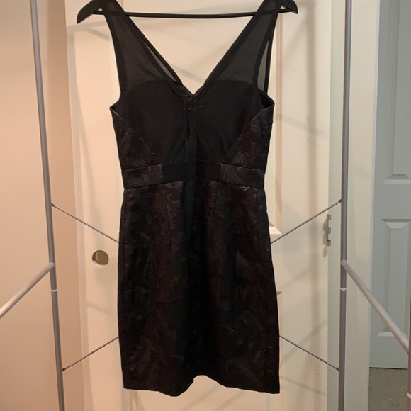 Beautiful dress by Guess - Picture 4 of 8